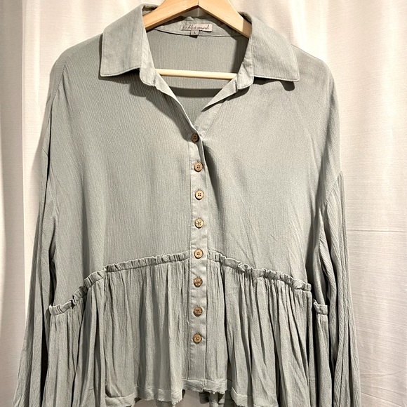 New, sage green top - Picture 1 of 6